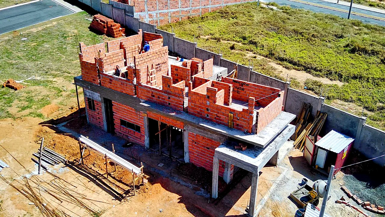 Vista aérea da estrutura em concreto armado com alvenaria em elevação Vista aérea da estrutura em concreto armado com alvenaria em elevação