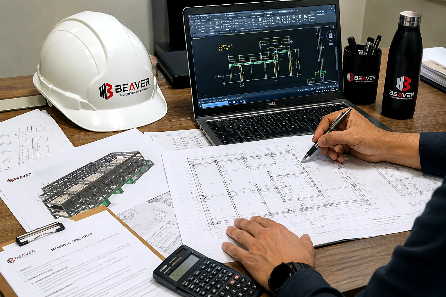 Análise de projeto estrutural na mesa técnica da BEAVER com capacete e Análise de projeto estrutural na mesa técnica da BEAVER com capacete e prancha